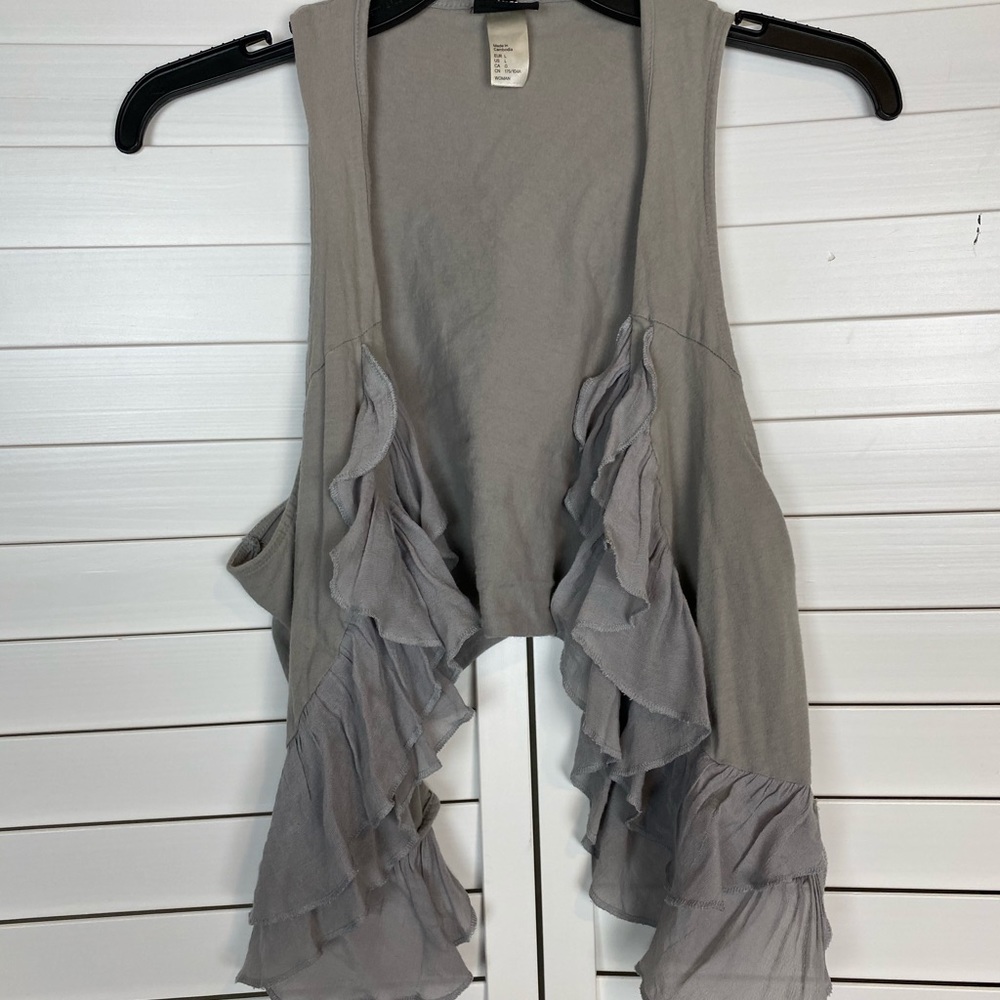 H&M ruffle lightweight vest size large